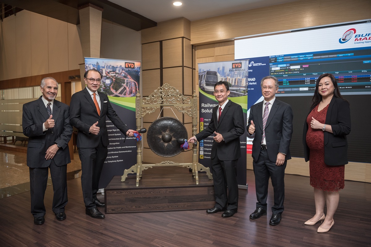 (From left) EVD independent non-executive chairman Datuk Dr Syed Muhamad Syed Abdul Kadir, executive directors of operations Gan and Mah Seong Huak, as well as independent non-executive directors Hon Hin See and Chui Mee Chuen at the listing ceremony.